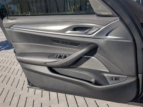 Used 2022 BMW M550i xDrive w/ Executive Package image 32