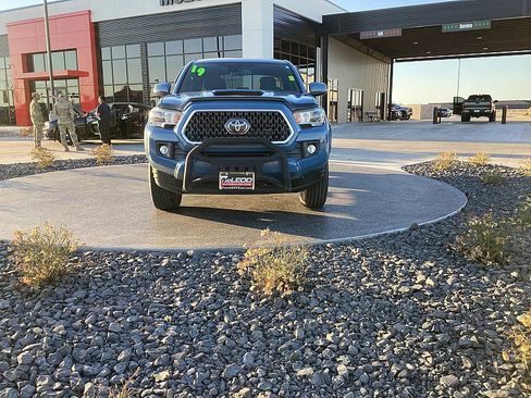 Used 2019 Toyota Tacoma TRD Sport w/ Technology Package image 7