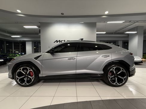 Used 2021 Lamborghini Urus image 2