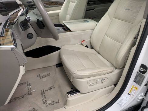 Used 2022 Cadillac Escalade Premium Luxury Platinum image 9