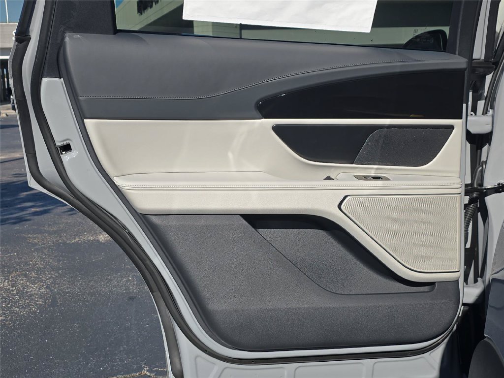 New 2026 Lincoln Nautilus Premier AWD/4WD image 9