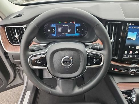 Certified 2024 Volvo XC60 B5 Plus w/ Climate Package AWD/4WD image 19
