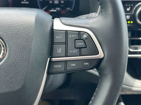Used 2024 Toyota Highlander Platinum image 44