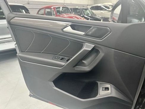 Certified 2022 Volkswagen Tiguan SE R-Line AWD/4WD image 8