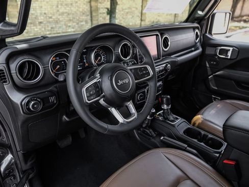 Used 2023 Jeep Wrangler Unlimited Sahara w/ LED Lighting Group AWD/4WD image 26
