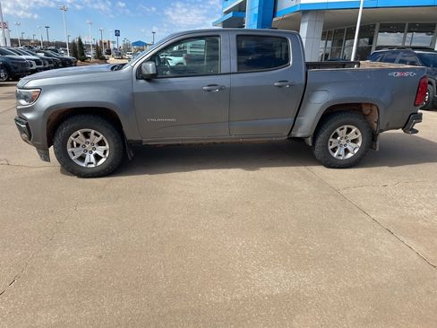 Used 2022 Chevrolet Colorado LT w/ LT Convenience Package image 2