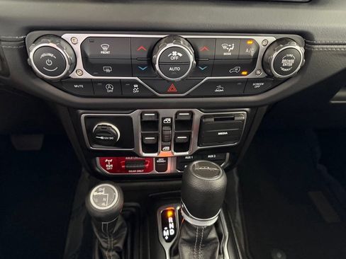 Used 2026 Jeep Gladiator Mojave AWD/4WD image 24