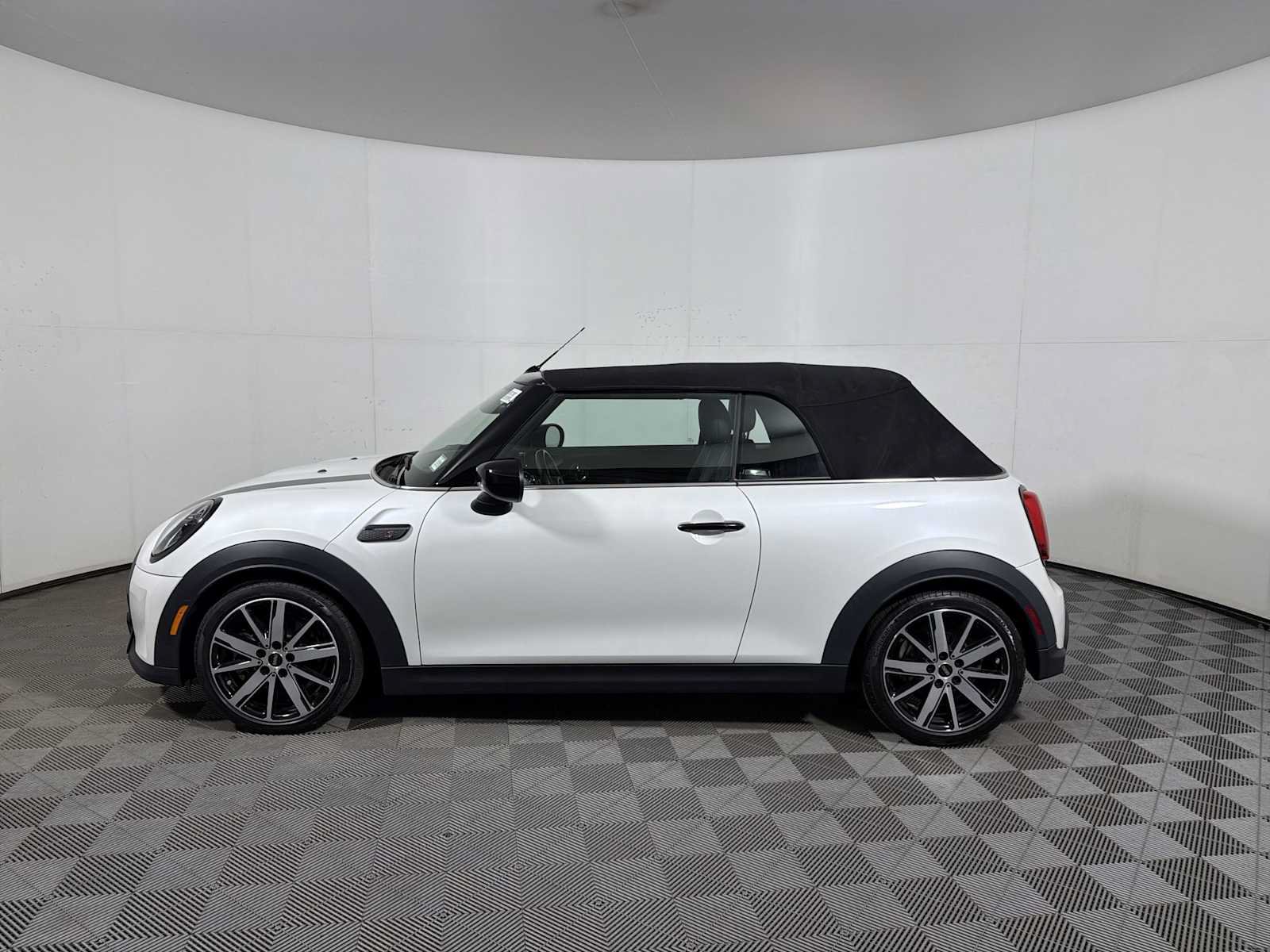 Used 2024 MINI Cooper S FWD image 4