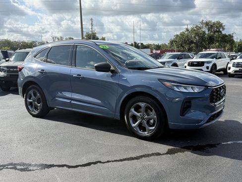 Used 2023 Ford Escape ST-Line w/ Tech Pack #1 FWD image 2