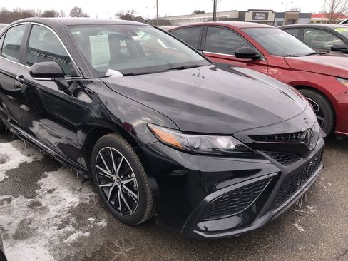 Used 2024 Toyota Camry SE image 7