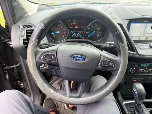 Used 2019 Ford Escape SE FWD image 15