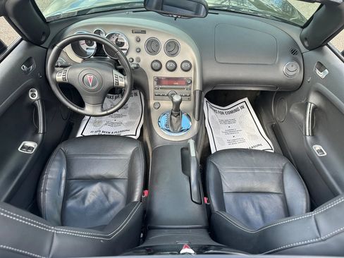 Used 2007 Pontiac Solstice Convertible w/ Premium Package image 11