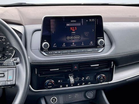 Used 2023 Nissan Rogue SV image 7