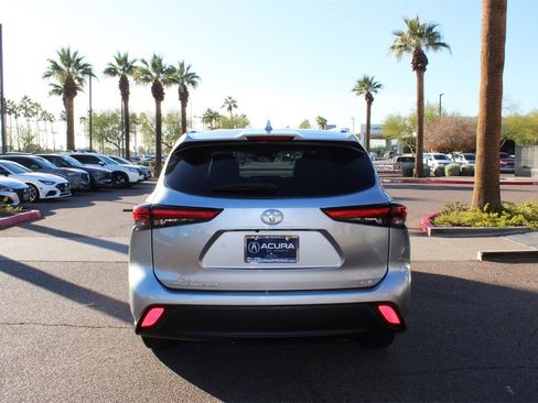 Used 2023 Toyota Highlander XLE image 4