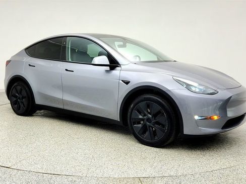 Used 2024 Tesla Model Y Long Range image 3