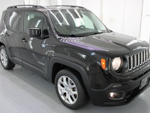 Used 2017 Jeep Renegade Latitude FWD image 11