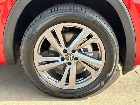 Used 2024 Volkswagen Atlas Cross Sport SEL R-Line image 10