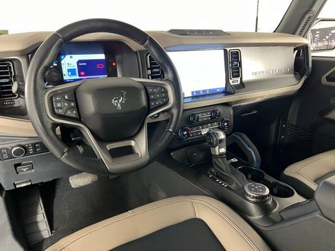 Used 2023 Ford Bronco Wildtrak image 13