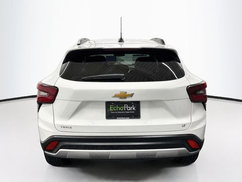 Used 2025 Chevrolet Trax LT FWD image 7
