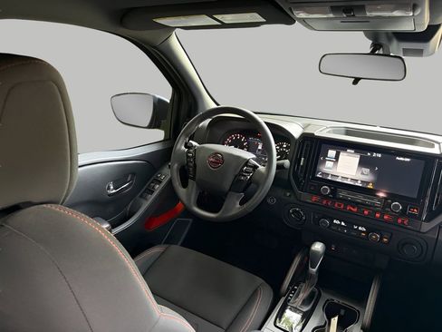 Used 2025 Nissan Frontier PRO-4X AWD/4WD image 9