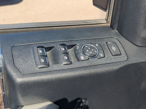 Used 2019 Ford F250 Lariat w/ Chrome Package image 25