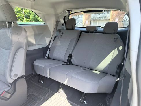 Used 2024 Toyota Sienna LE w/ LE Plus Package AWD/4WD image 19