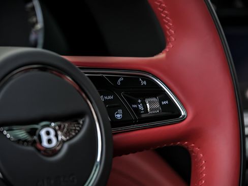 Used 2022 Bentley Bentayga AWD/4WD image 37