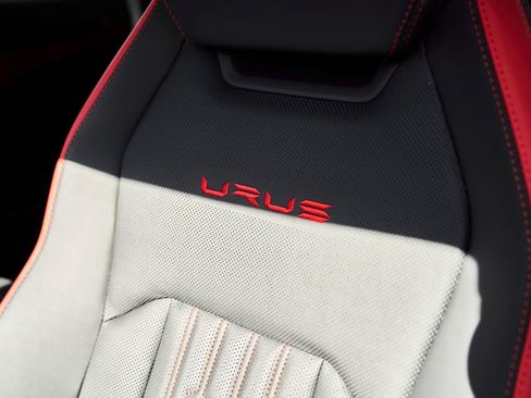 Used 2024 Lamborghini Urus S AWD/4WD image 49