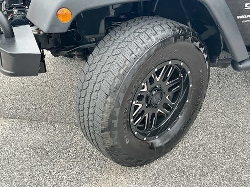 Used 2018 Jeep Wrangler Unlimited Sport S AWD/4WD image 24