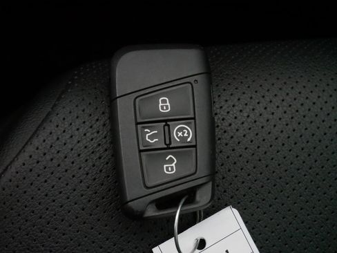 Used 2023 Volkswagen Taos SEL image 34