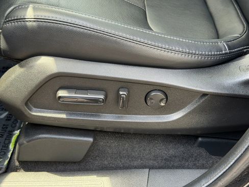 Used 2024 Honda Pilot Touring image 14