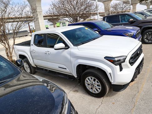 Certified 2024 Toyota Tacoma SR5 image 7