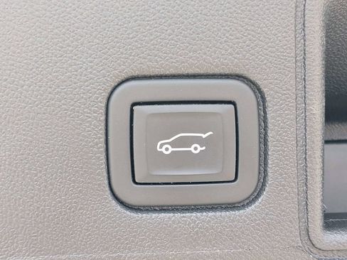 Used 2024 GMC Terrain SLT AWD/4WD image 13