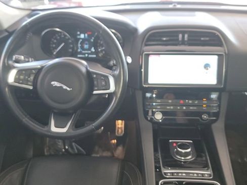 Used 2019 Jaguar F-PACE Prestige image 13