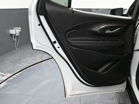 Used 2024 GMC Terrain SLT image 37