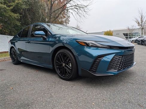 Used 2025 Toyota Camry SE image 10