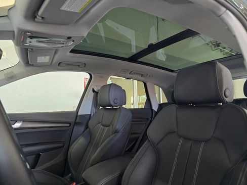 Used 2024 Audi Q5 e Prestige w/ Prestige Package image 24