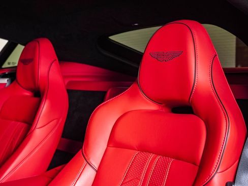 Used 2025 Aston Martin V8 Vantage Coupe RWD image 21