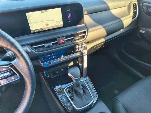 Certified 2024 Kia Seltos SX w/ SX Sunroof Package image 23