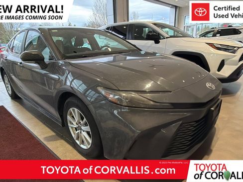 Certified 2025 Toyota Camry LE image 1