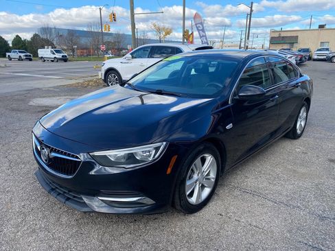 Used 2018 Buick Regal Preferred image 2