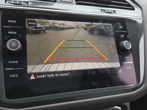 Used 2020 Volkswagen Tiguan SE image 28