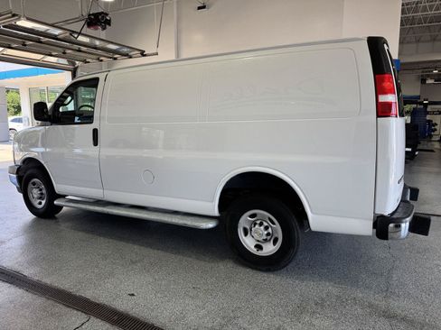 Used 2024 Chevrolet Express 2500 w/ Driver Convenience Package RWD image 5