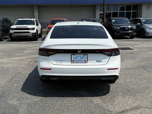 Used 2024 Honda Accord Touring image 6