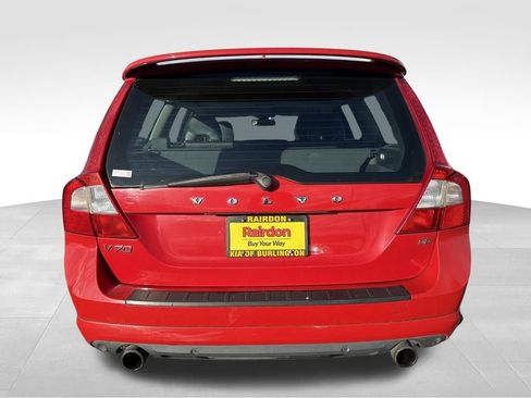 Used 2010 Volvo V70 R-Design image 7