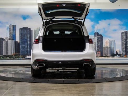 Used 2026 Mercedes-Benz GLS 450 4MATIC image 12