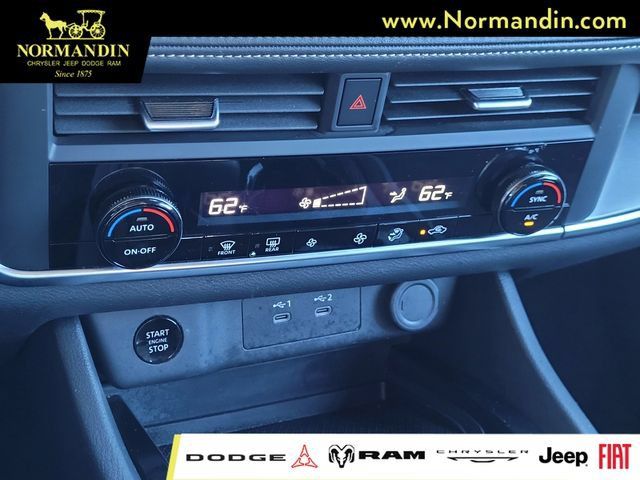 Used 2025 Nissan Rogue SV AWD/4WD image 11