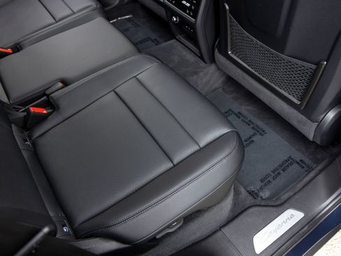 Certified 2024 Porsche Cayenne AWD/4WD image 48