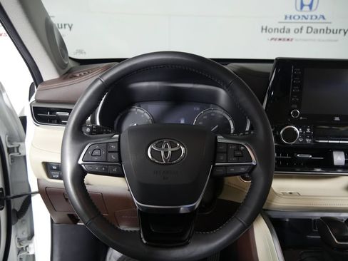 Used 2020 Toyota Highlander Limited AWD/4WD image 13