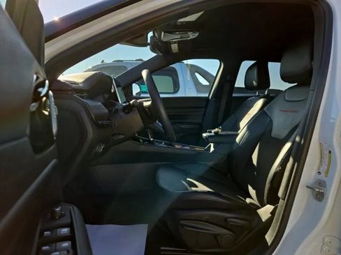 Used 2023 Jeep Compass Trailhawk image 6